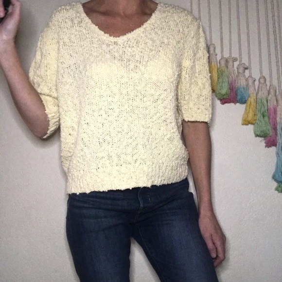 🐥VTG pale yellow chunky knit top - Picture 8 of 8